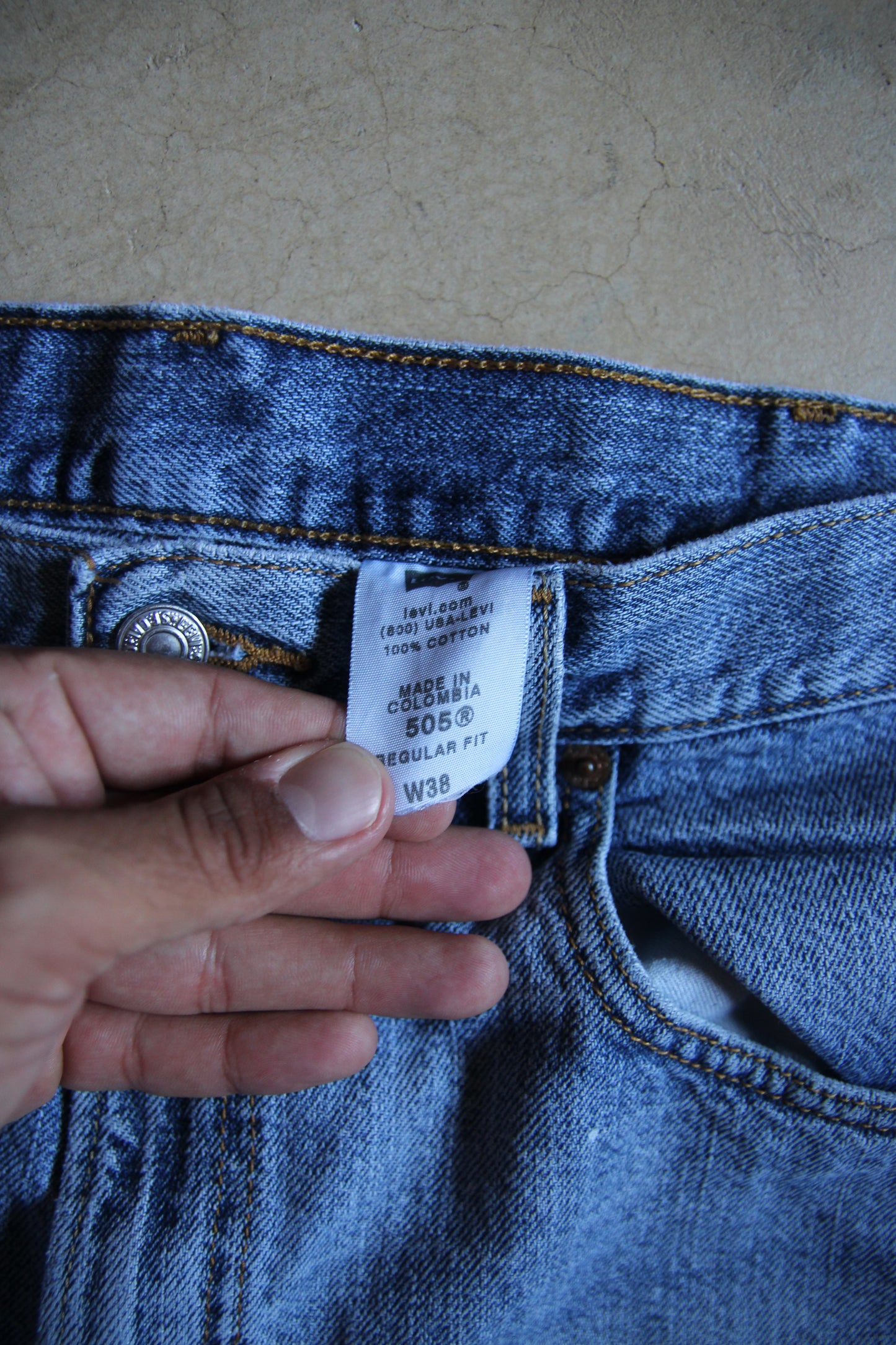 Vintage Levi's 505 Denim Shorts (38)