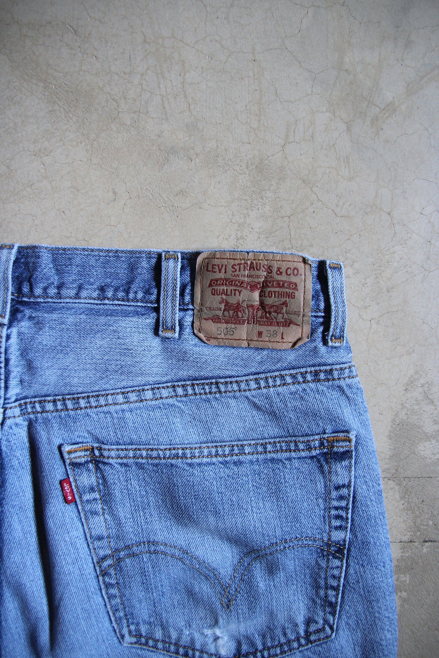 Vintage Levi's 505 Denim Shorts (38)