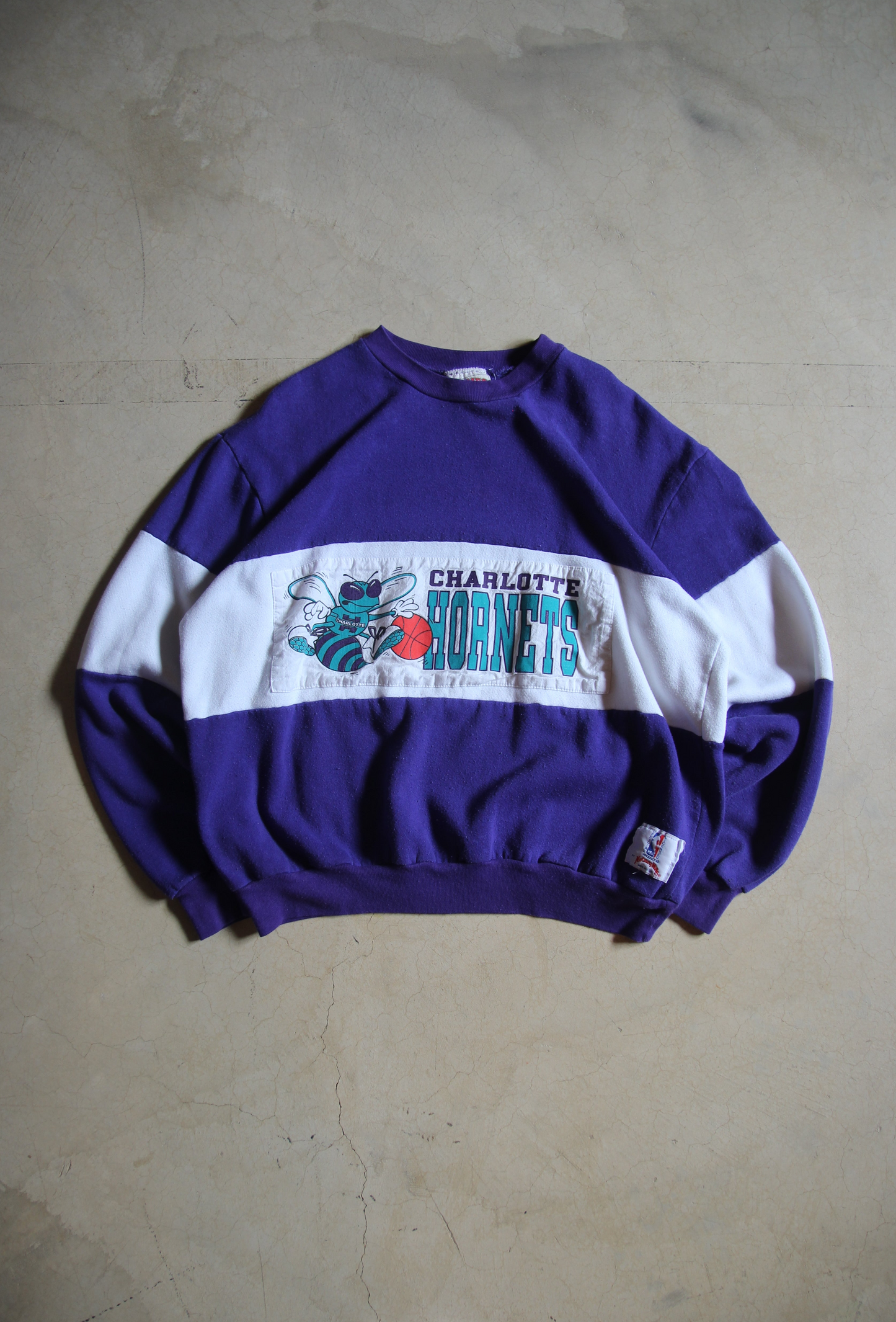 Vintage 90s Charlotte Hornets Crewneck (XL)